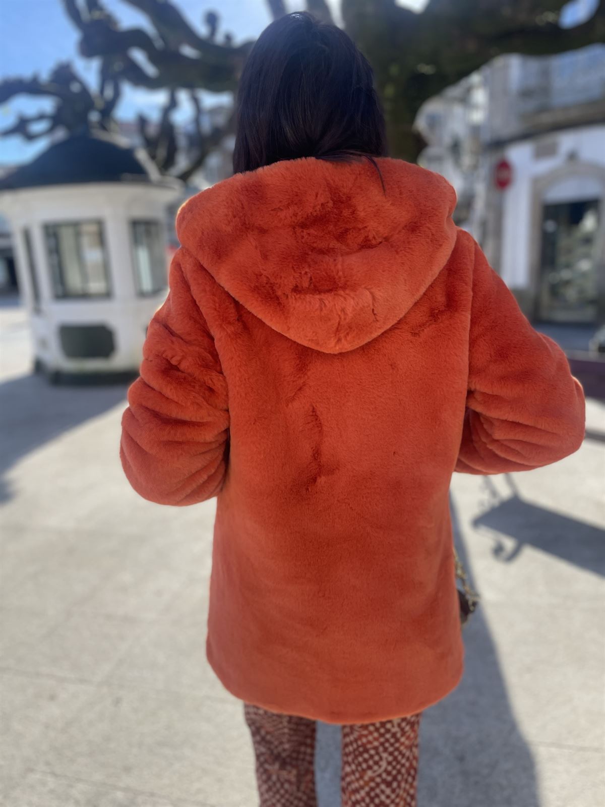 Abrigo Derhy Carly peludito naranja - Imagen 5