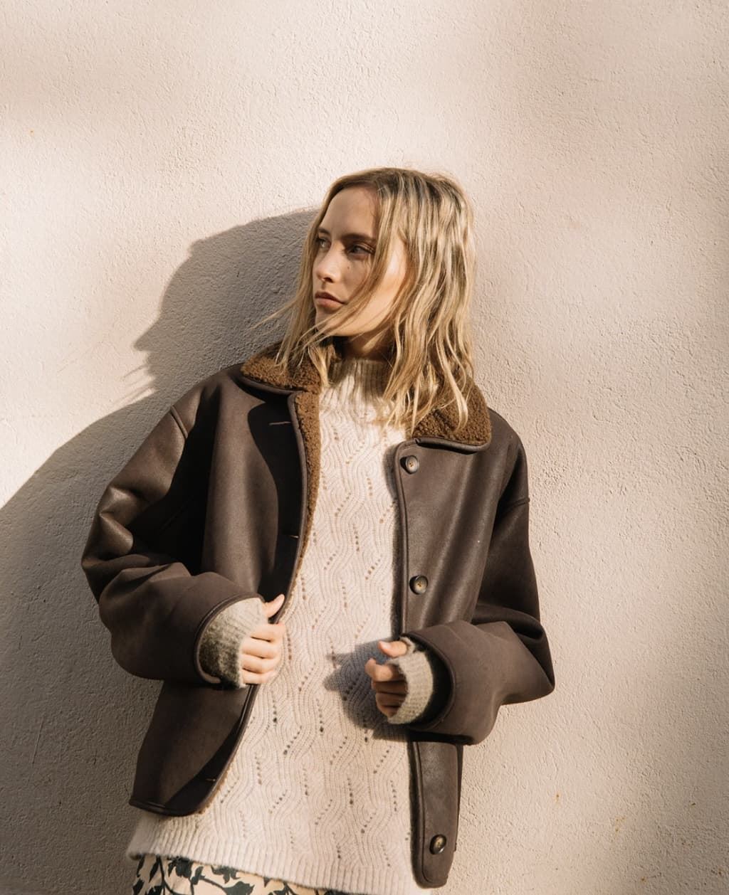 Abrigo Indi & Cold BOXY MT662 PELLIZA marrón chocolate. - Imagen 1