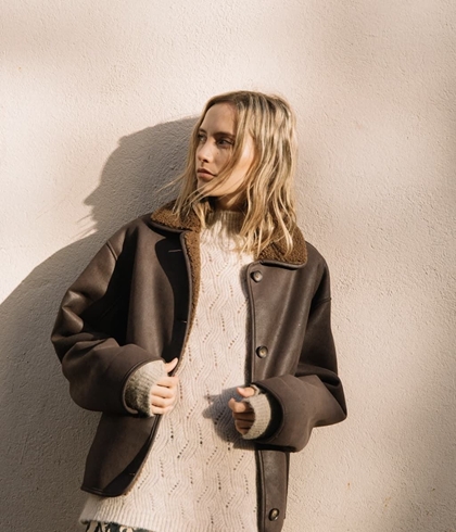 Abrigo Indi & Cold BOXY MT662 PELLIZA marrón chocolate. - Imagen 1