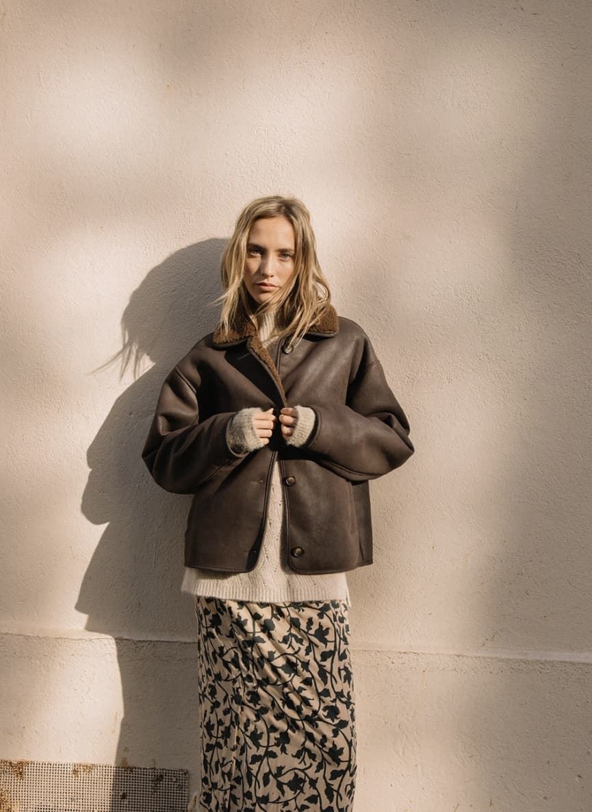 Abrigo Indi & Cold BOXY MT662 PELLIZA marrón chocolate. - Imagen 4