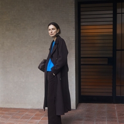 Abrigo Yerse 43600 largo handmade cinturón marrón chocolate - Imagen 1