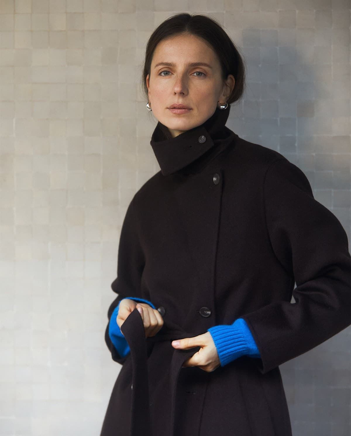 Abrigo Yerse 43600 largo handmade cinturón marrón chocolate - Imagen 3