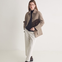 Abrigo Yerse 43603 CORTO LANA marrón, bolsillos frontales. - Imagen 1