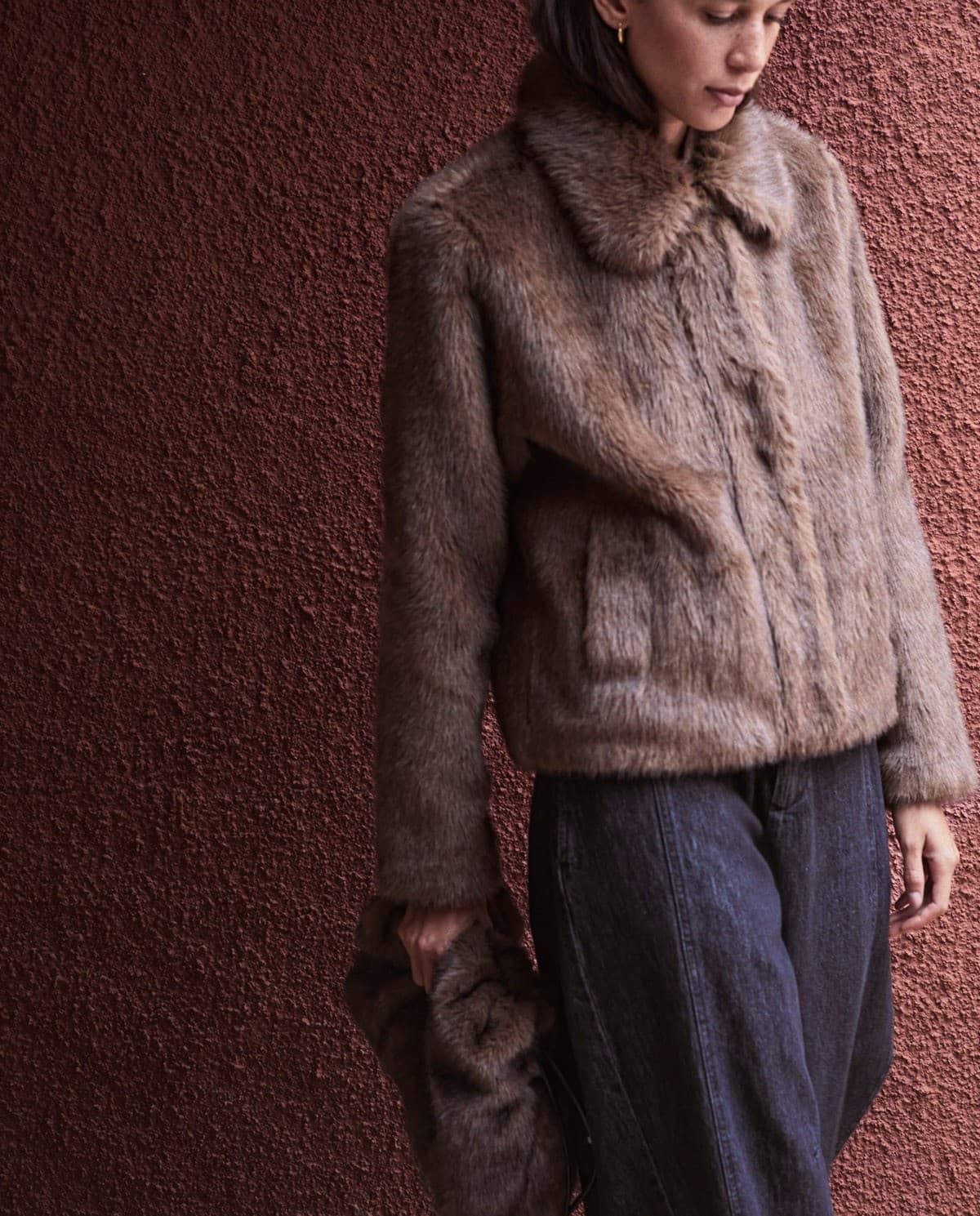 Abrigo Yerse 43622 CORTO efecto pelo marrón - Imagen 1