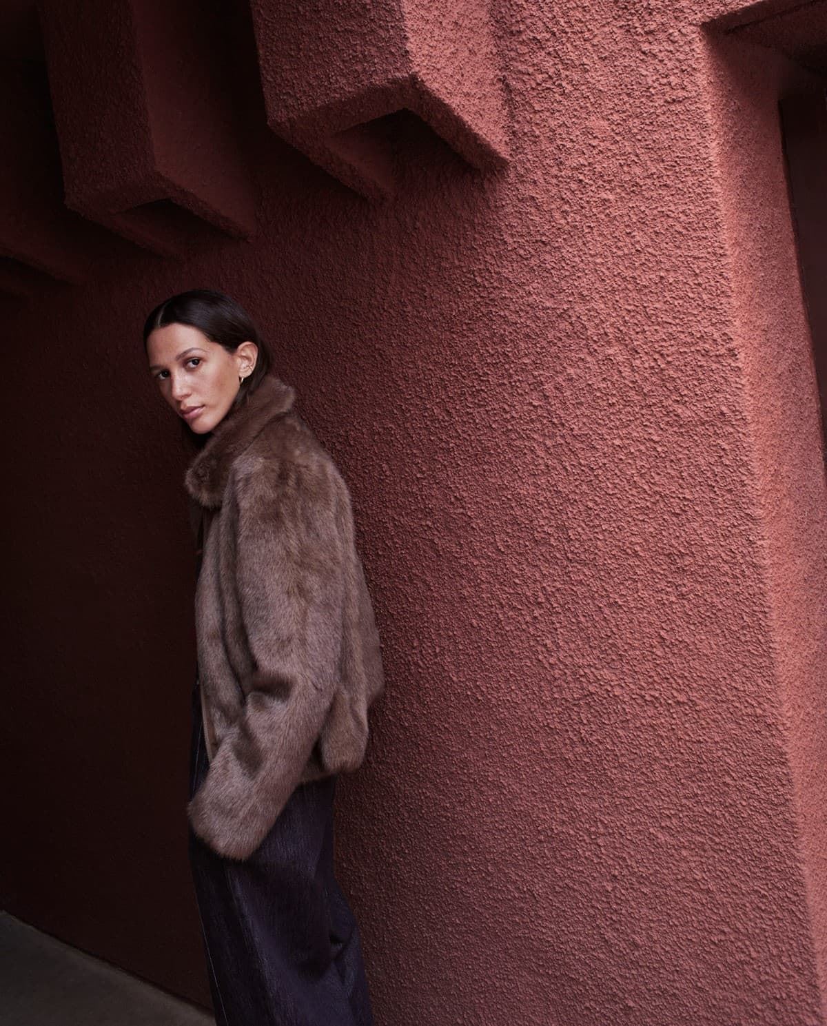 Abrigo Yerse 43622 CORTO efecto pelo marrón - Imagen 2