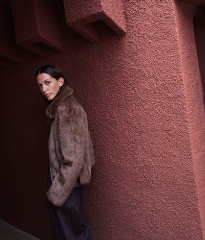 Abrigo Yerse 43622 CORTO efecto pelo marrón - Imagen 2