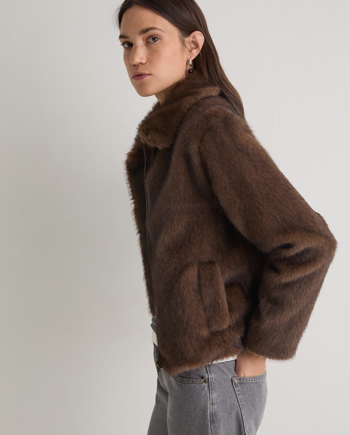 Abrigo Yerse 43622 CORTO efecto pelo marrón - Imagen 6