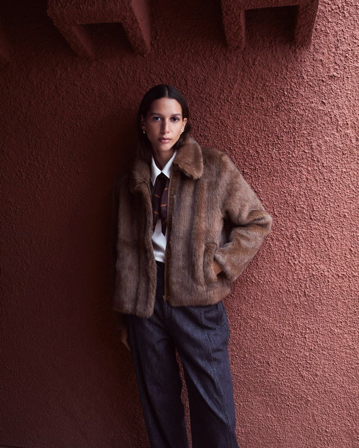 Abrigo Yerse 43622 CORTO efecto pelo marrón - Imagen 8