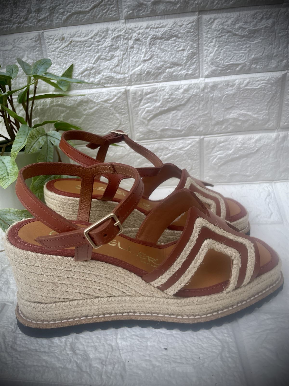 Alpargata Casteller 877 "H" cuero camel y yute natural - Imagen 4