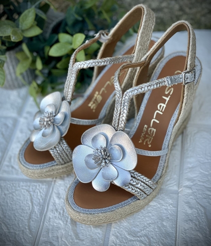 Alpargata Casteller 934 flor metalizada plata - Imagen 2