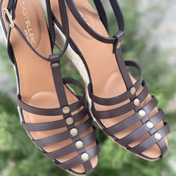 Alpargata Casteller 988 cangrejera piel tachas chocolate - Imagen 1