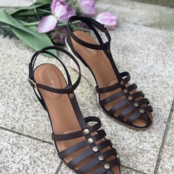 Alpargata Casteller 988 cangrejera piel tachas chocolate - Imagen 2