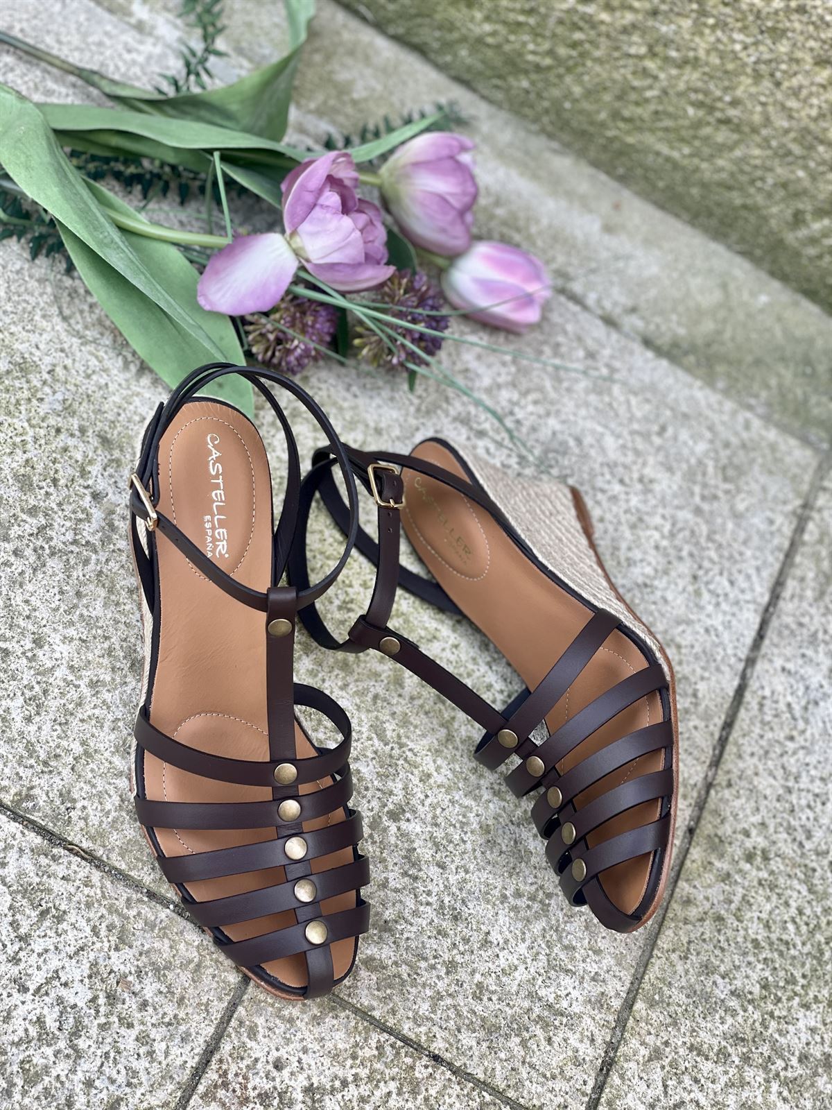 Alpargata Casteller 988 cangrejera piel tachas chocolate - Imagen 3