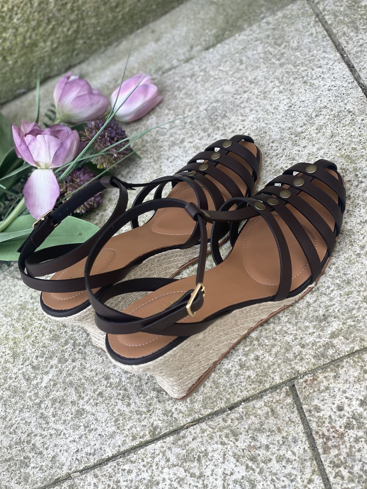 Alpargata Casteller 988 cangrejera piel tachas chocolate - Imagen 6