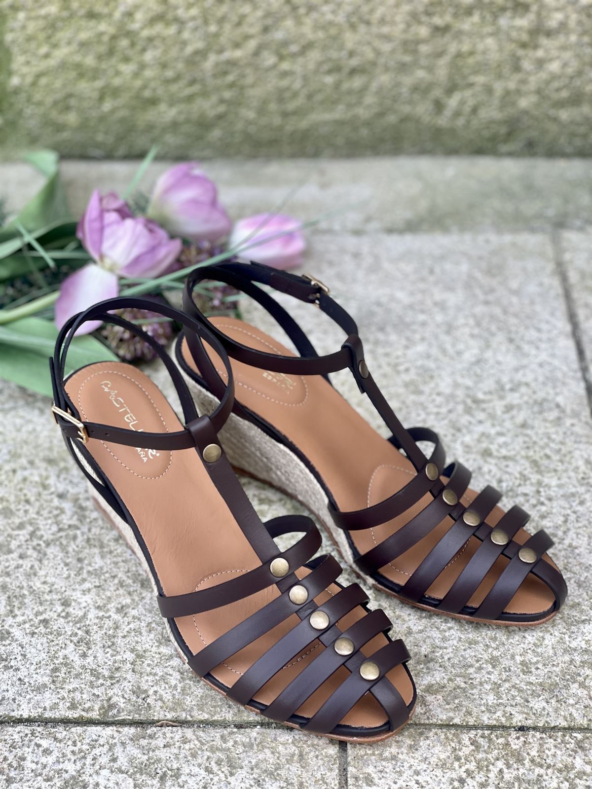 Alpargata Casteller 988 cangrejera piel tachas chocolate - Imagen 7