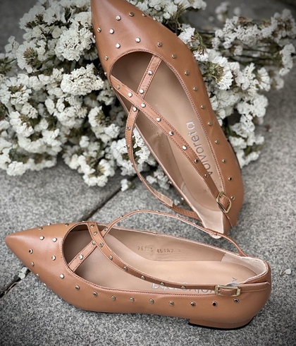 Bailarina Angari tachas y hebilla camel - Imagen 1