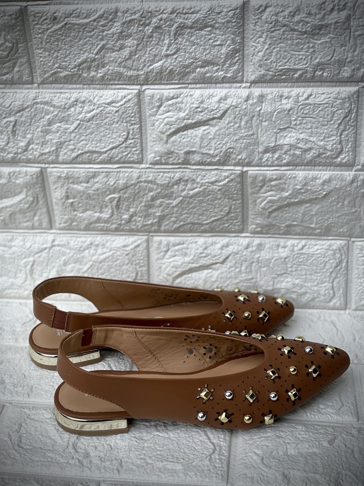 Bailarina Gioseppo  DAKOVO tachas camel - Imagen 4
