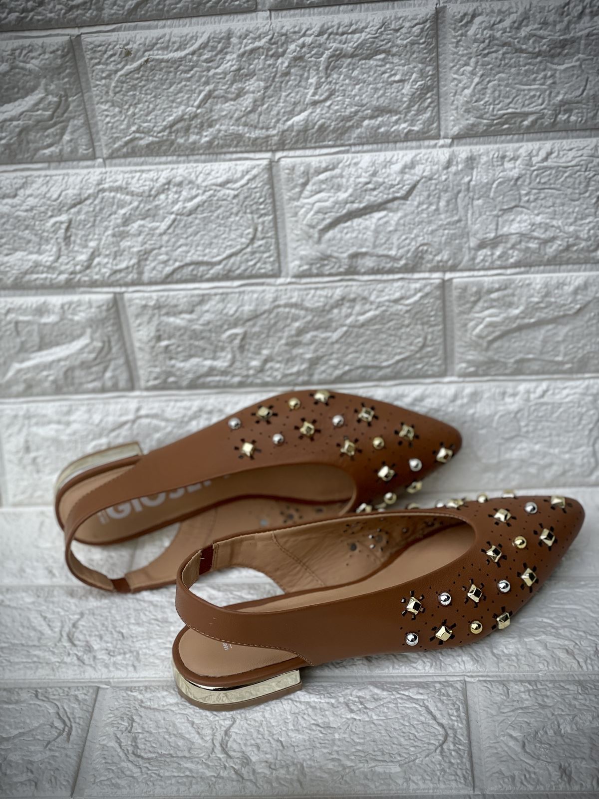 Bailarina Gioseppo  DAKOVO tachas camel - Imagen 5