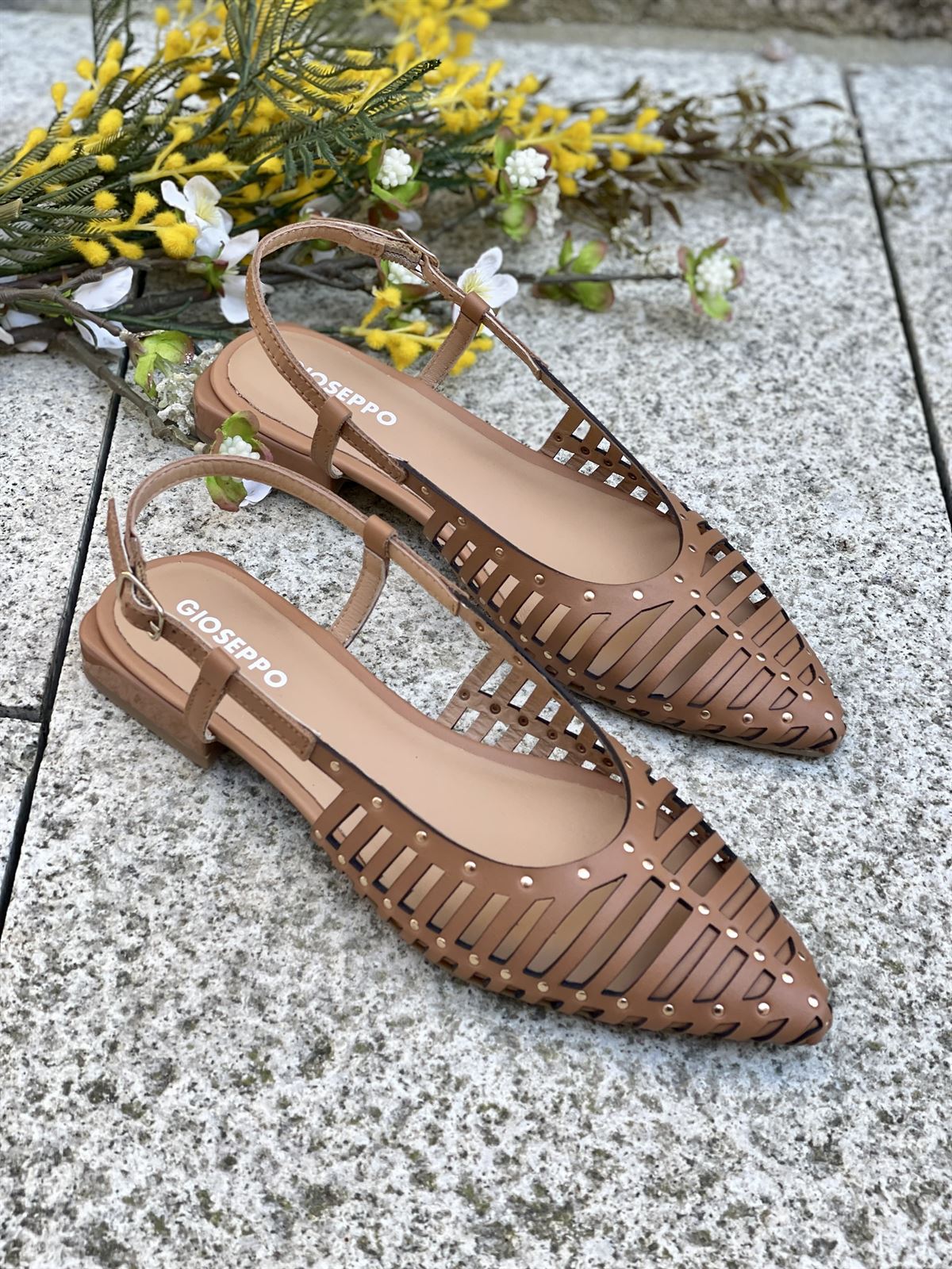 BAILARINA Piel destalonada  74076  JERICHO tachas camel - Imagen 3