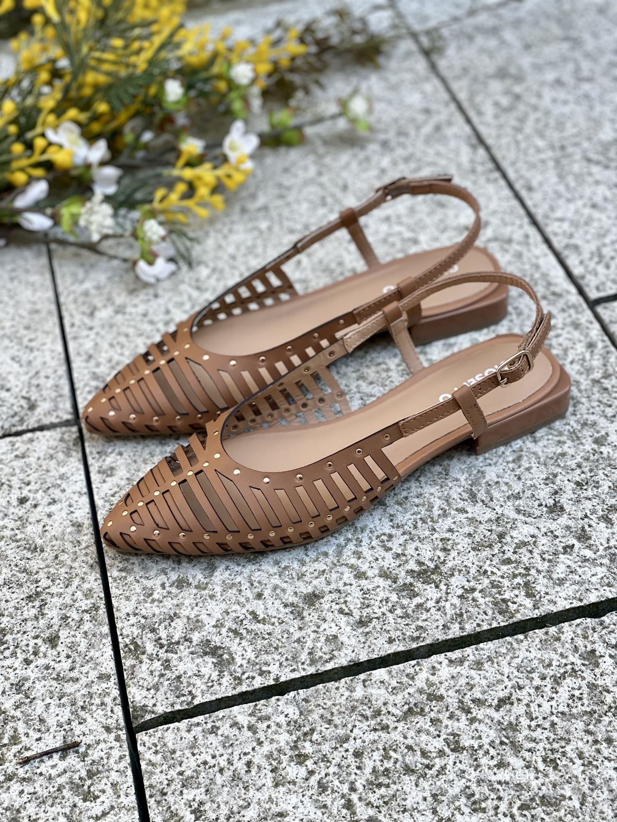 BAILARINA Piel destalonada  74076  JERICHO tachas camel - Imagen 4