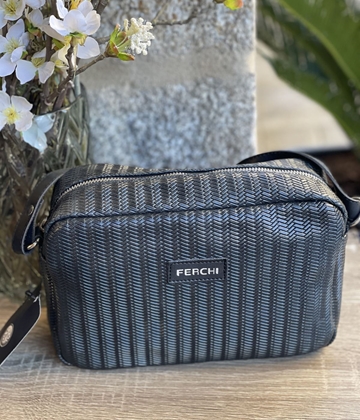 - Bolsos de artesanales hechos en