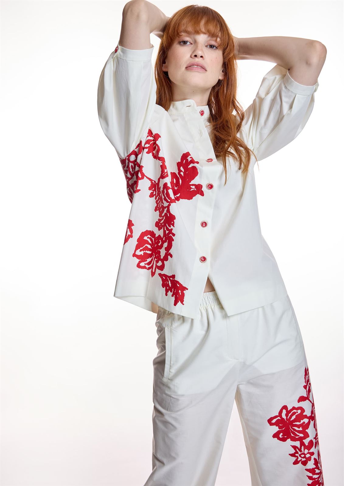 Blusa  ALBA CONDE 1315 CON ESTAMPADO FLORAL blanca - Imagen 5