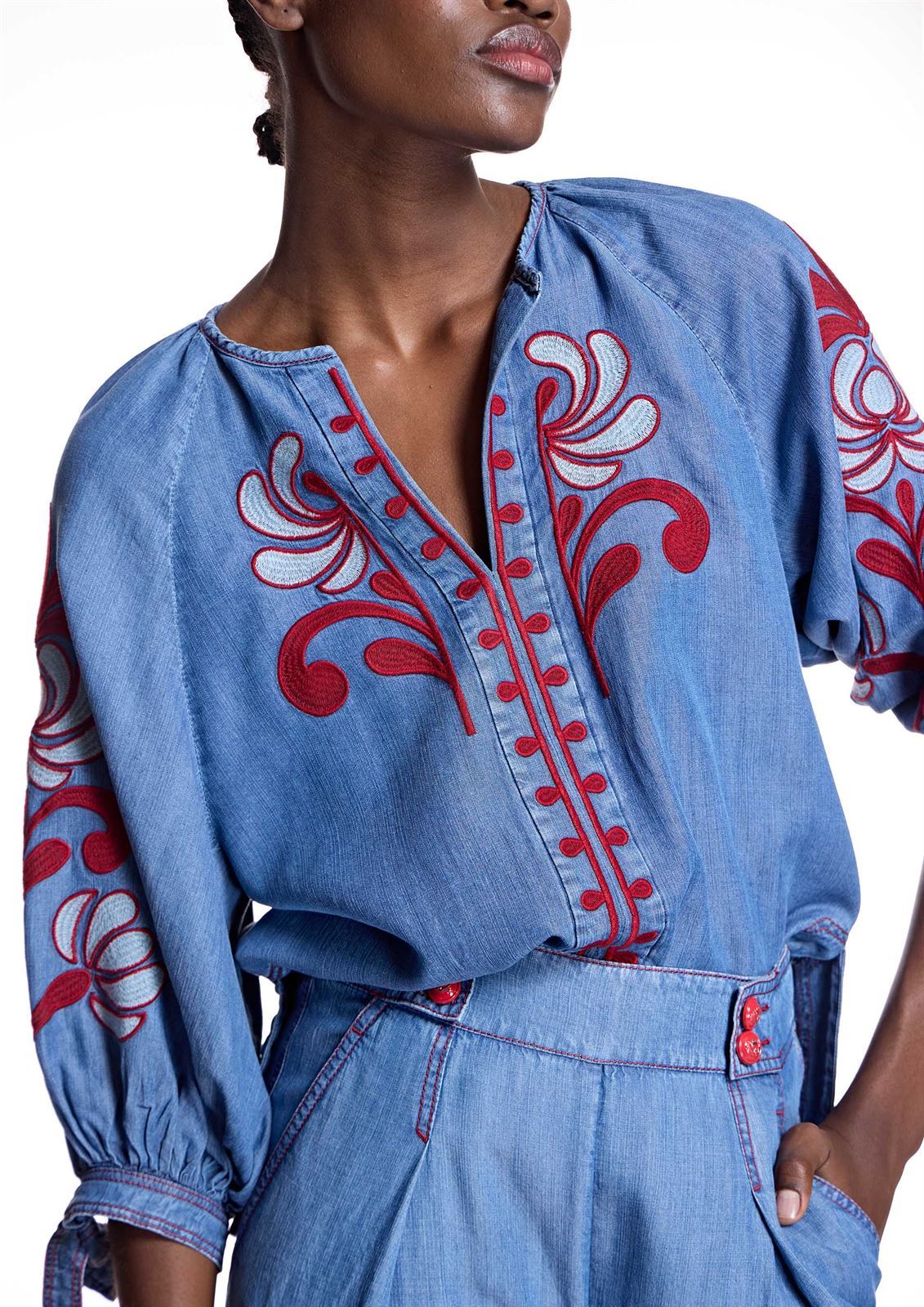 BLUSA ALBA CONDE 2304 DENIM BORDADA - Imagen 3