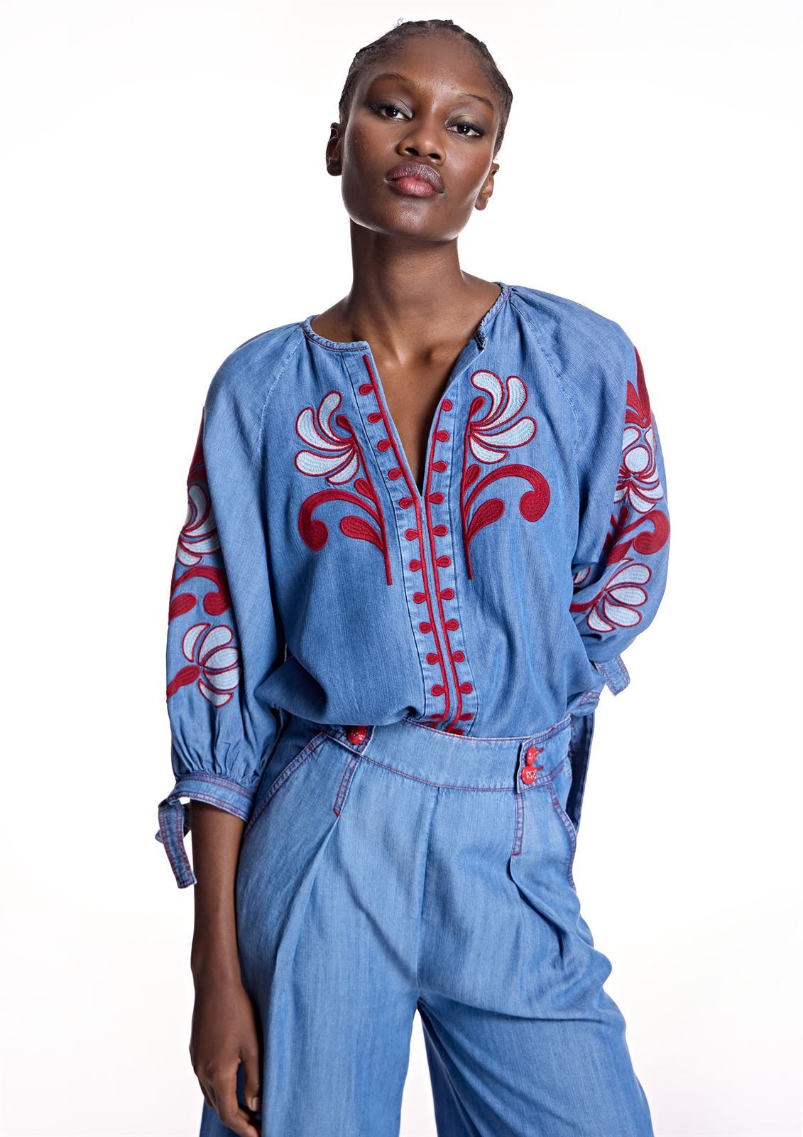 BLUSA ALBA CONDE 2304 DENIM BORDADA - Imagen 5