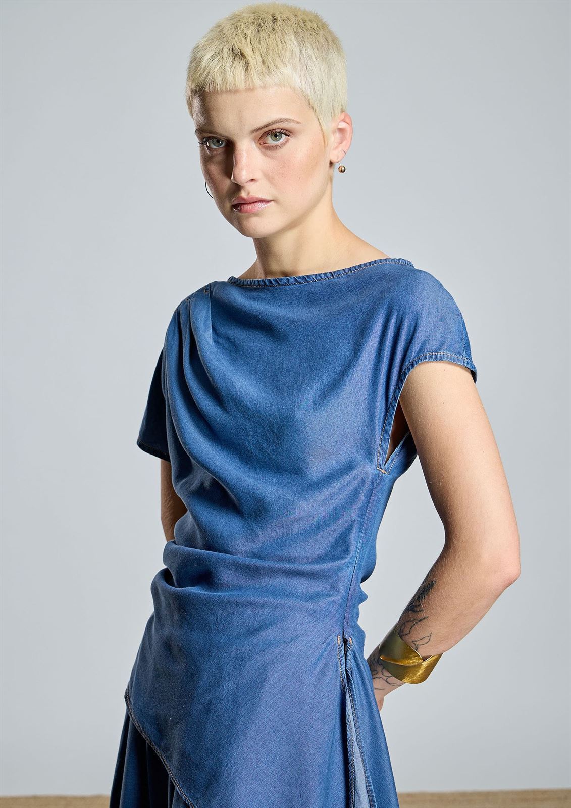 Blusa Alba Conde 2318-406-36 ASIMÉTRICA  TENCEL vaquero azul - Imagen 1