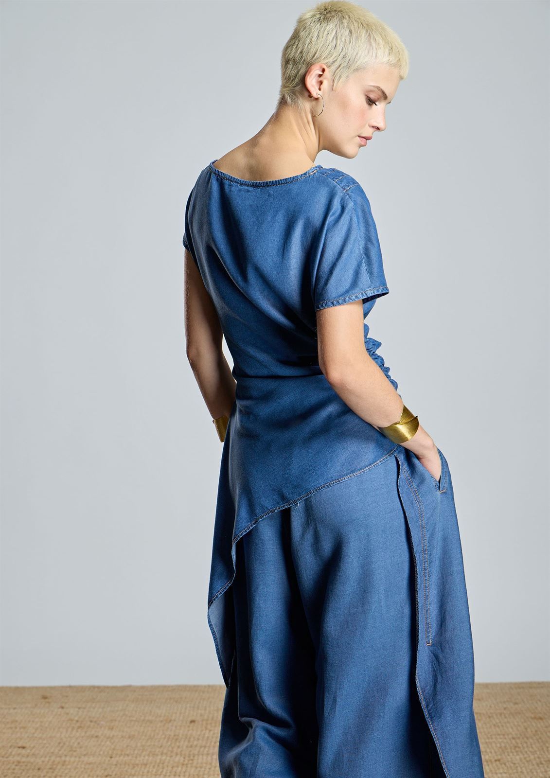 Blusa Alba Conde 2318-406-36 ASIMÉTRICA  TENCEL vaquero azul - Imagen 5