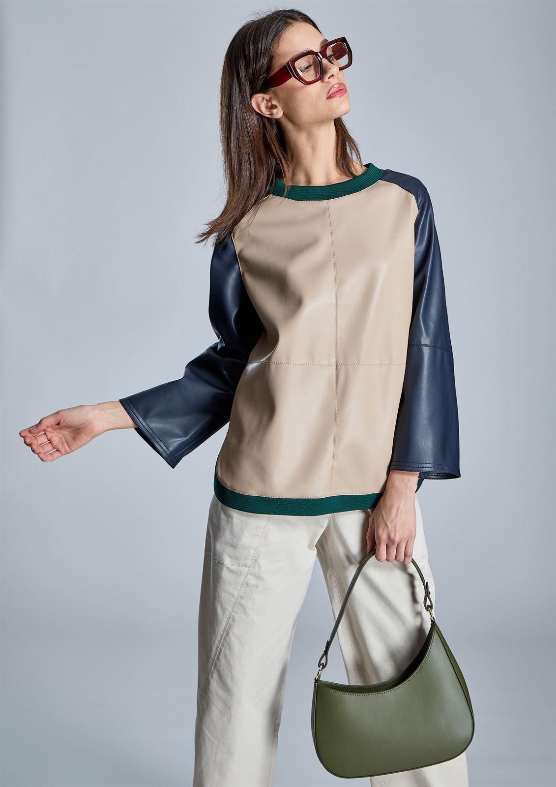 Blusa Alba Conde 5319-304-13 efecto piel bicolor - Imagen 1