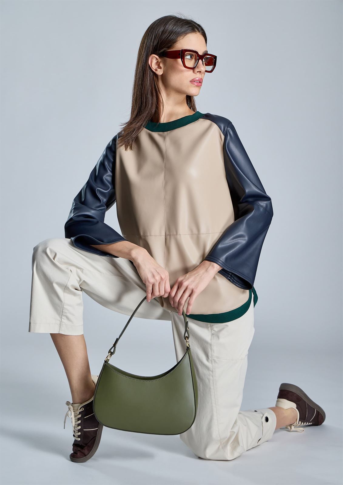 Blusa Alba Conde 5319-304-13 efecto piel bicolor - Imagen 4