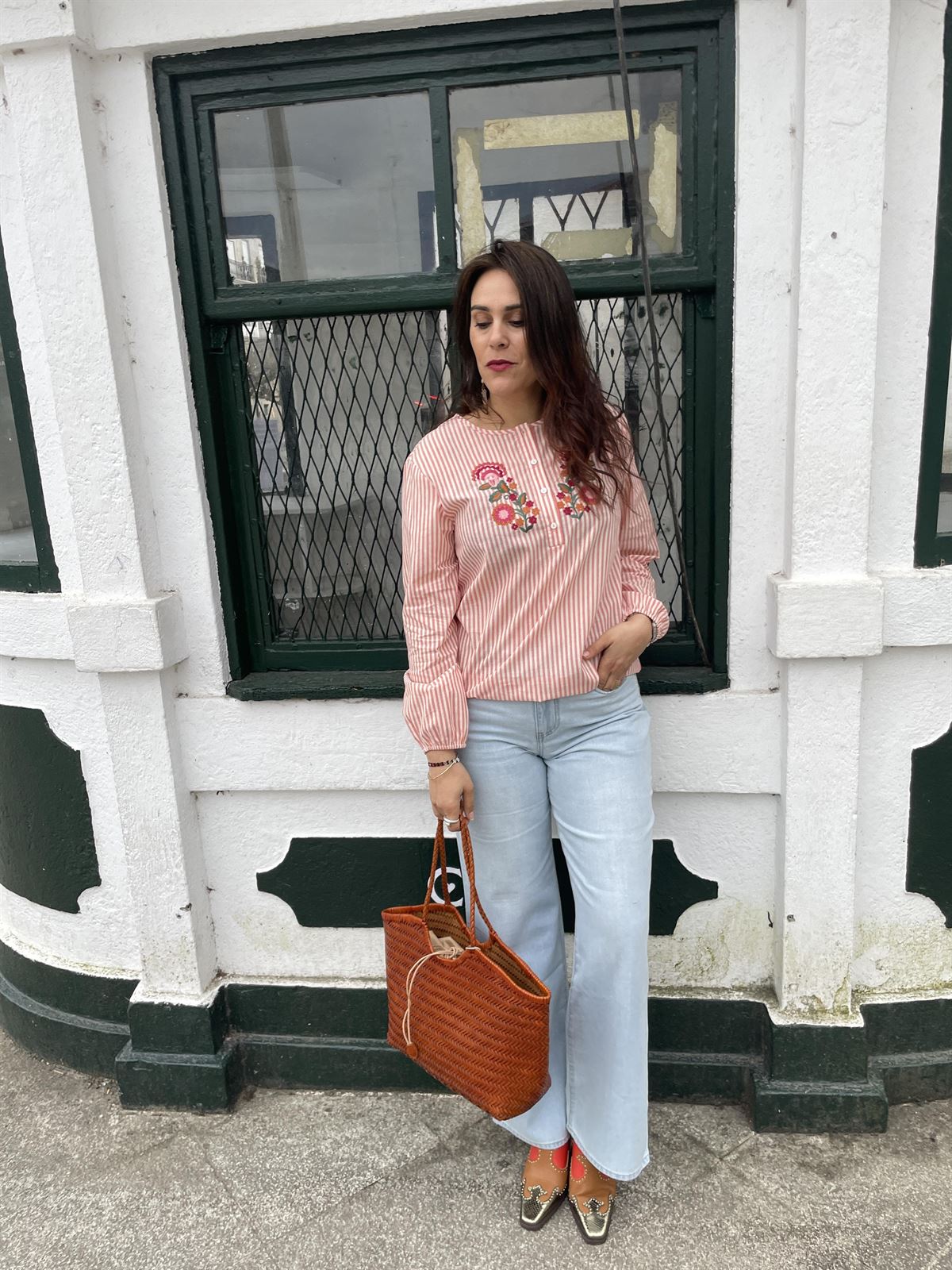 Blusa atalier rayas rojas bordada - Imagen 4