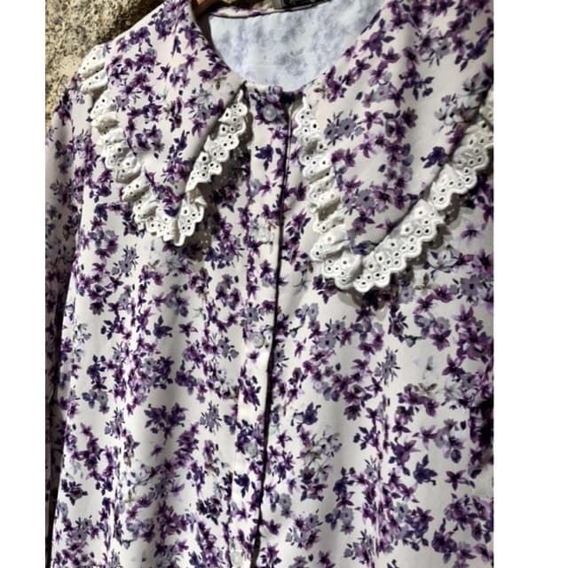 Blusa bobo flores lilas puntillas - Imagen 2
