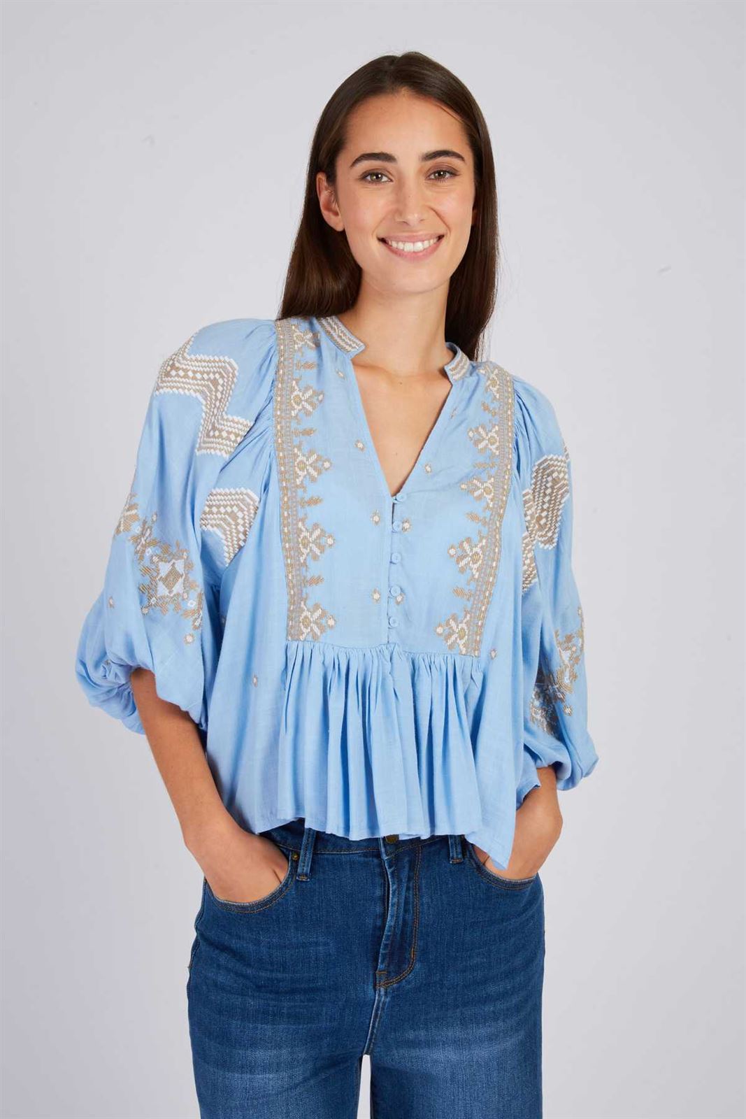 Blusa Derhy BALLADE bordada azul cielo - Imagen 1