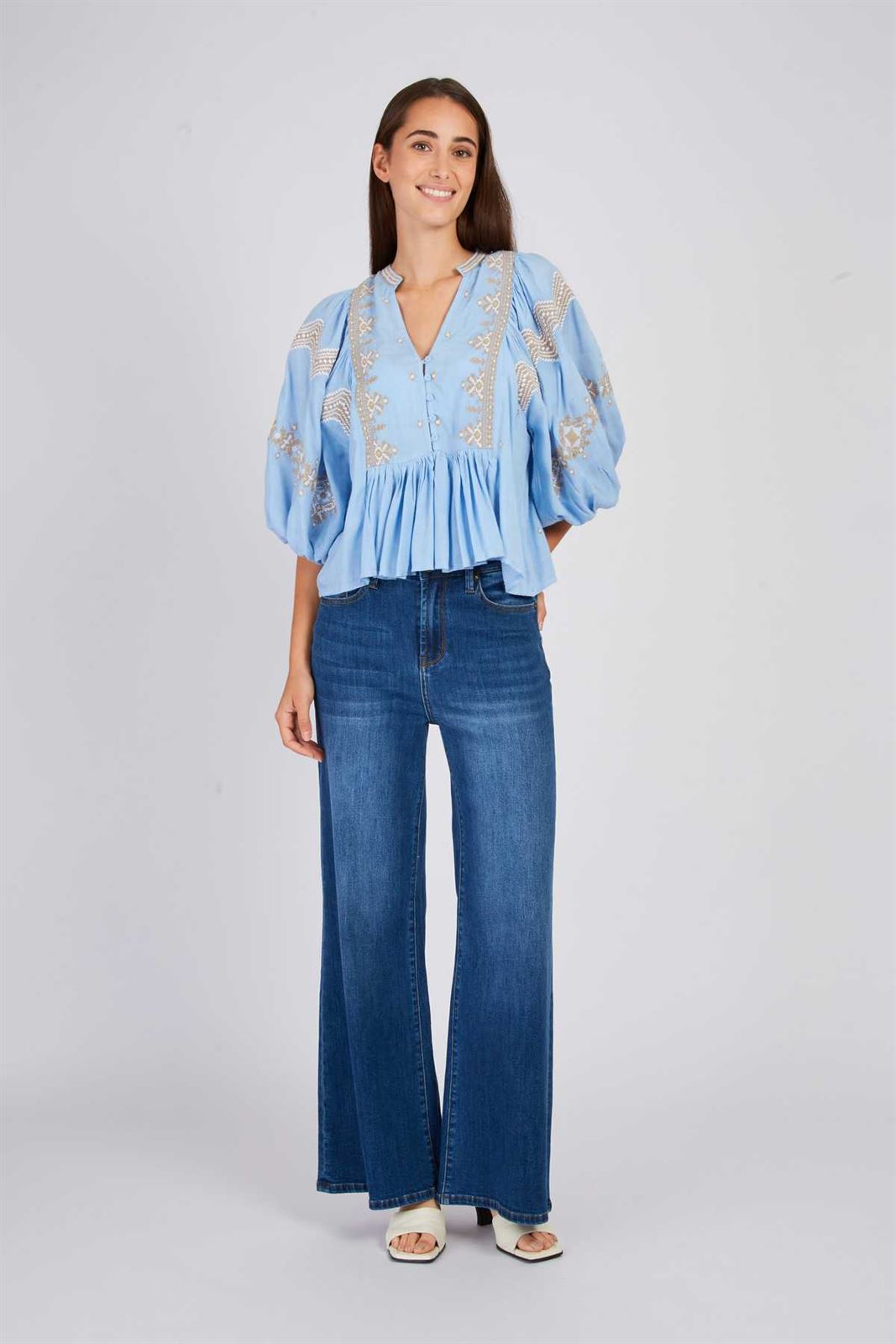 Blusa Derhy BALLADE bordada azul cielo - Imagen 4