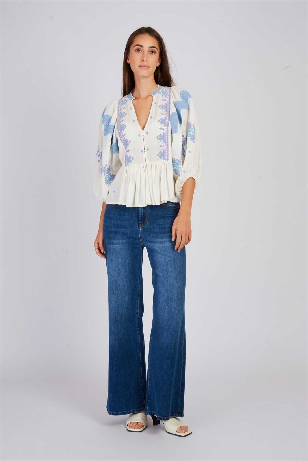 Blusa Derhy BALLADE bordada cruda - Imagen 5