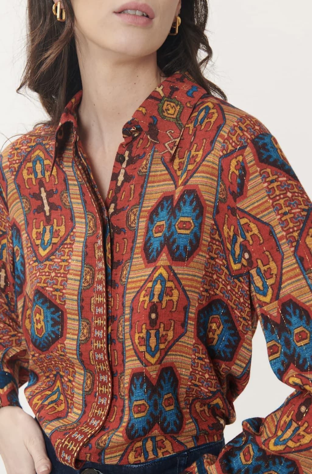 Blusa Derhy Benjamine estampado étnico teja. - Imagen 3
