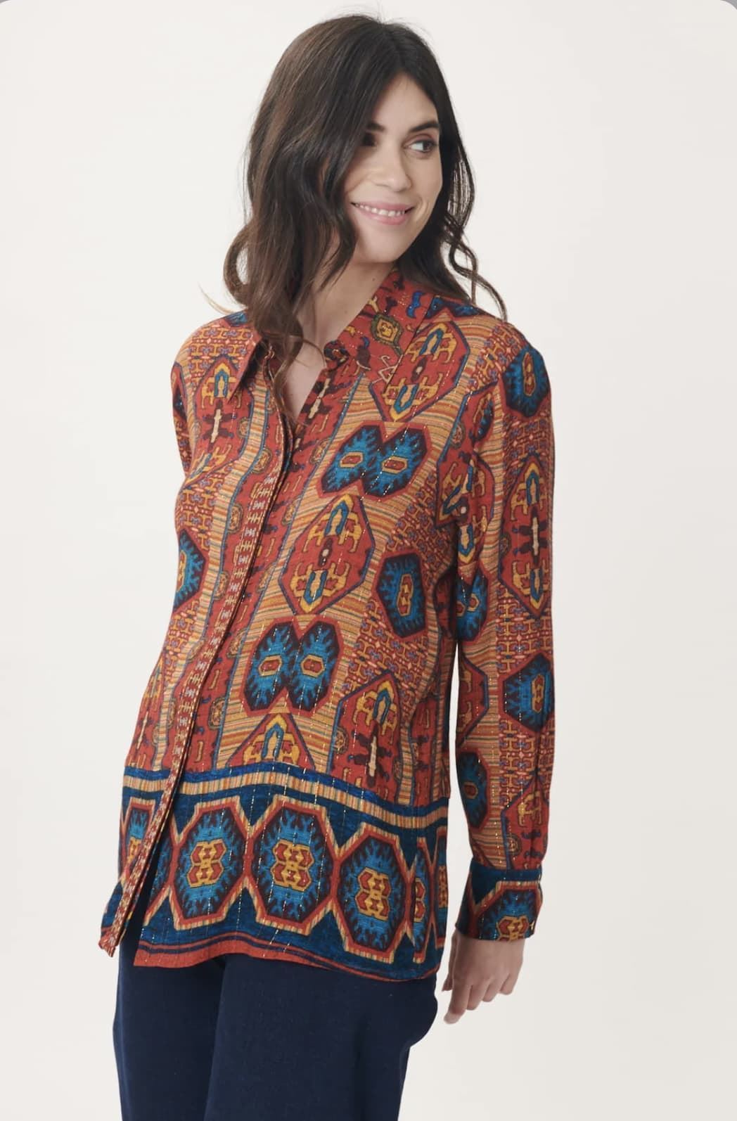 Blusa Derhy Benjamine estampado étnico teja. - Imagen 5
