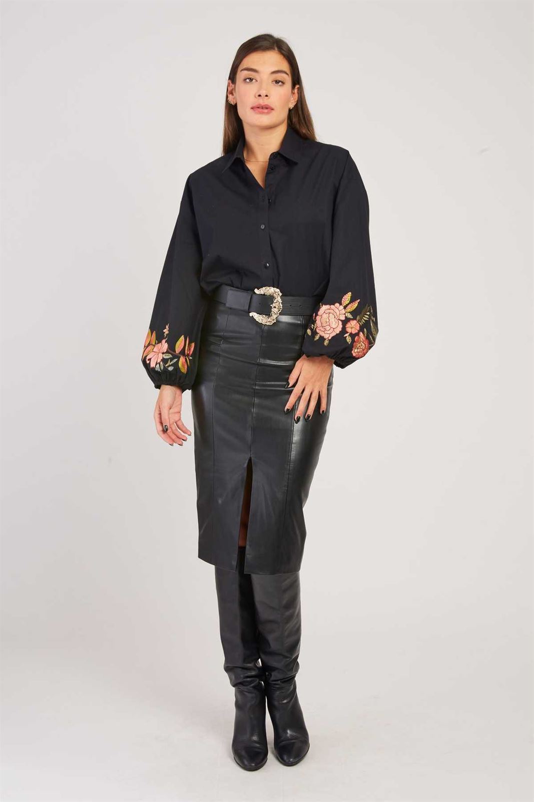 Blusa Derhy HEIDELBERG bordada negra - Imagen 1