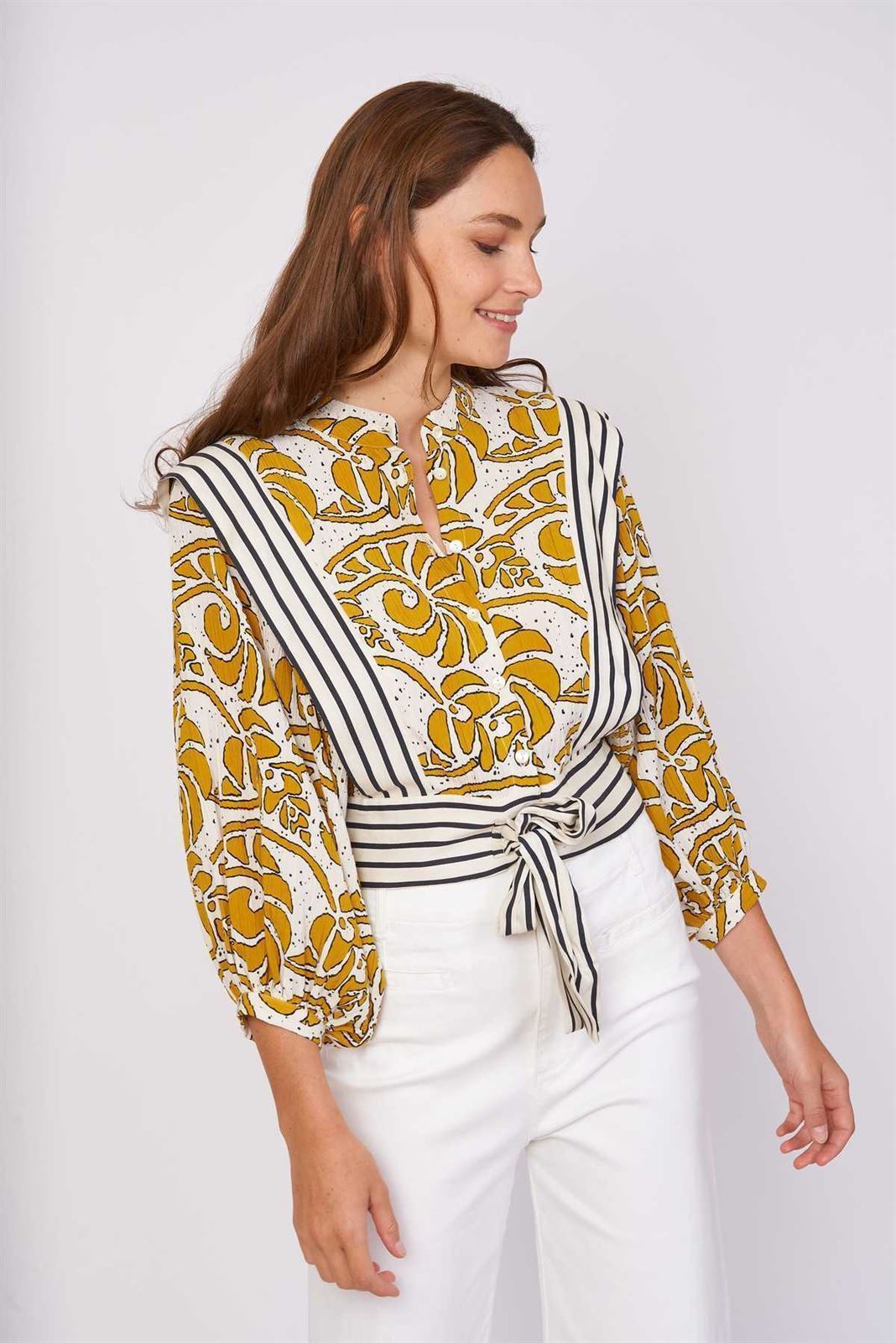 Blusa Derhy mostaza a contraste. - Imagen 4