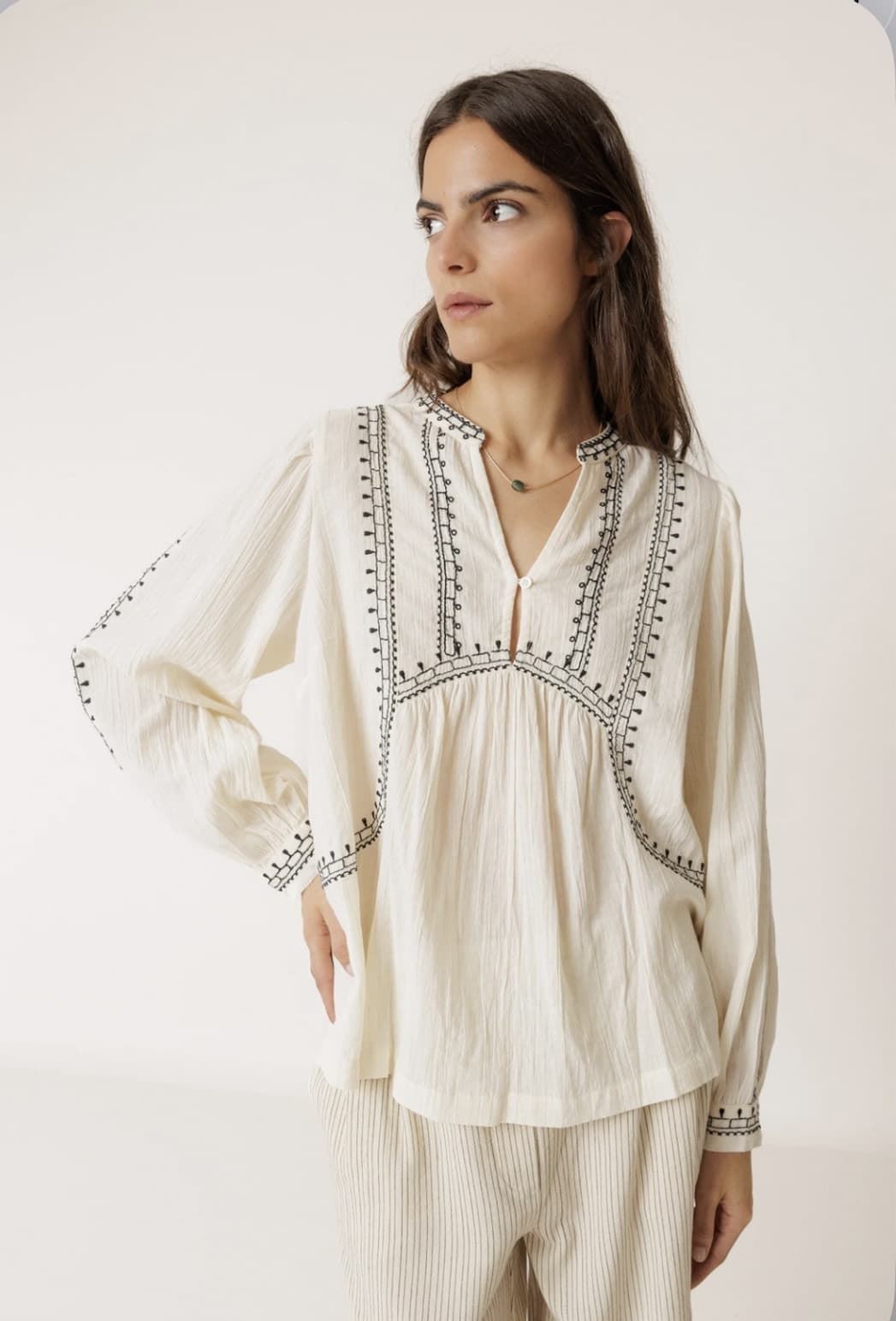 Blusa Indi & Cold AD186 bordado étnico cruda manga larga - Imagen 1