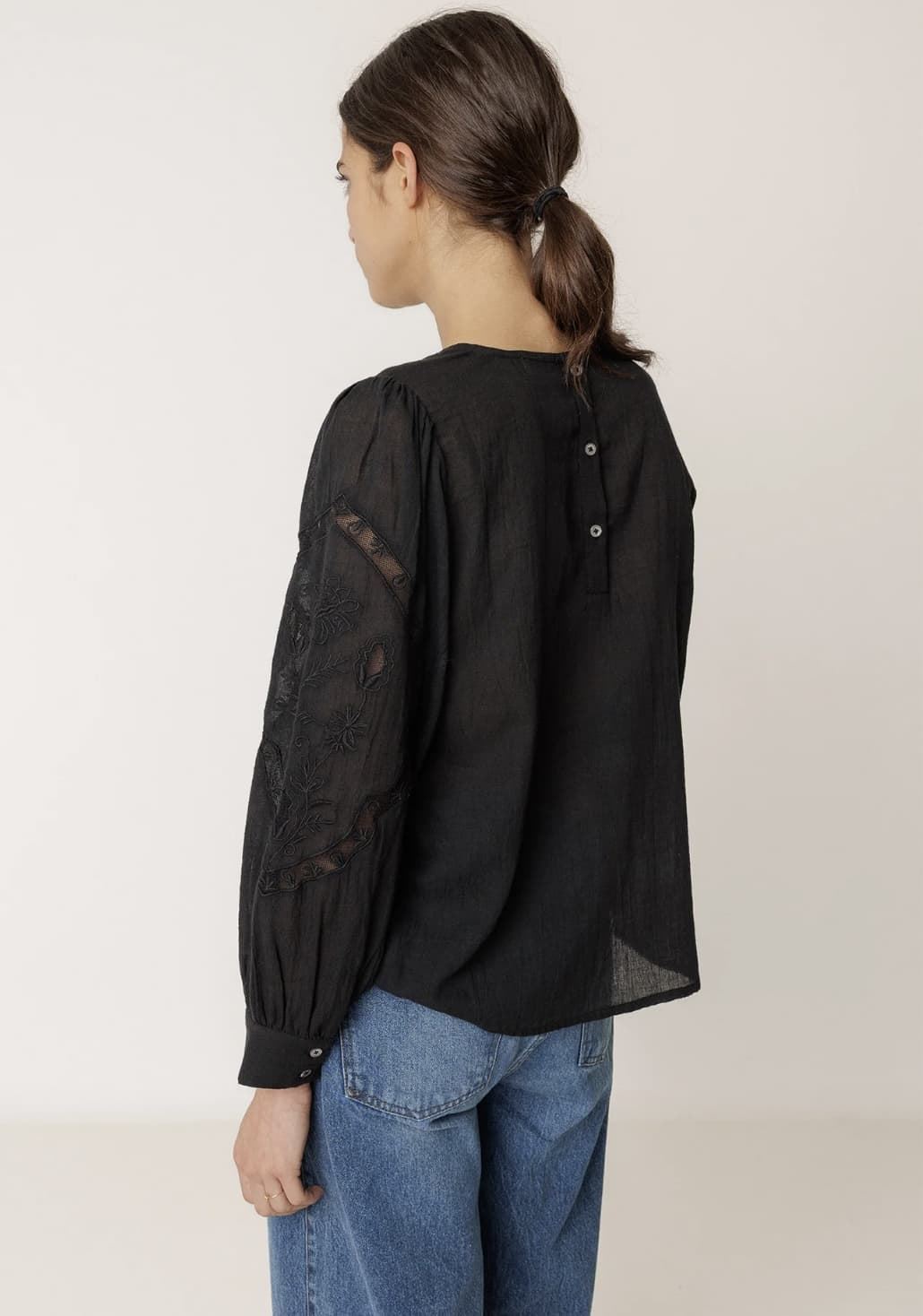 Blusa Indi & Cold bordado romantico KI222 negro - Imagen 3