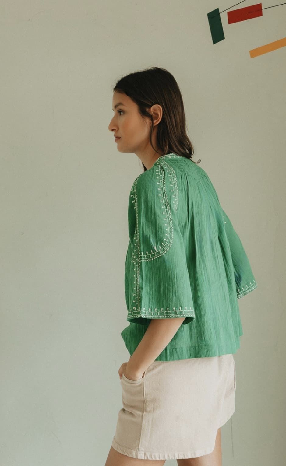 Blusa Indi & Cold manga campana bordada verde - Imagen 2