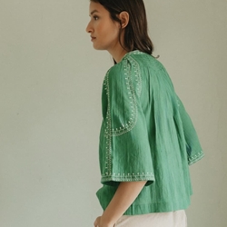 Blusa Indi & Cold manga campana bordada verde - Imagen 2