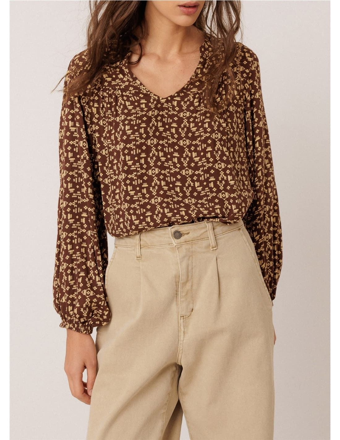 BLUSA IndI & Cold MI140 estampado floral chocolate - Imagen 2