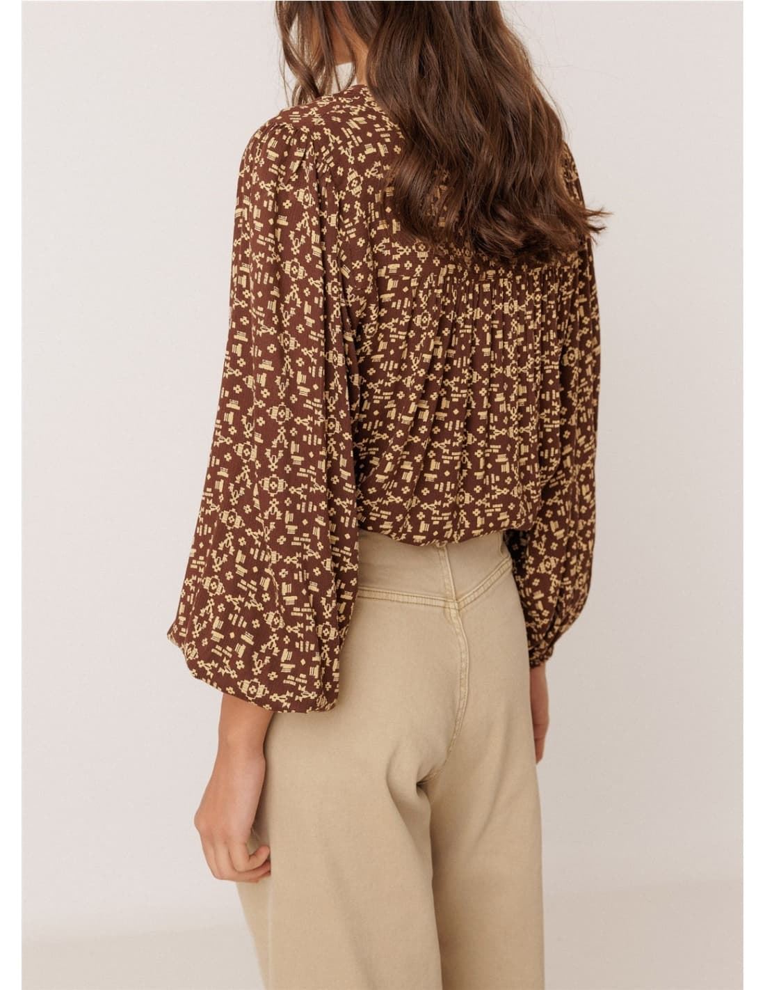 BLUSA IndI & Cold MI140 estampado floral chocolate - Imagen 3