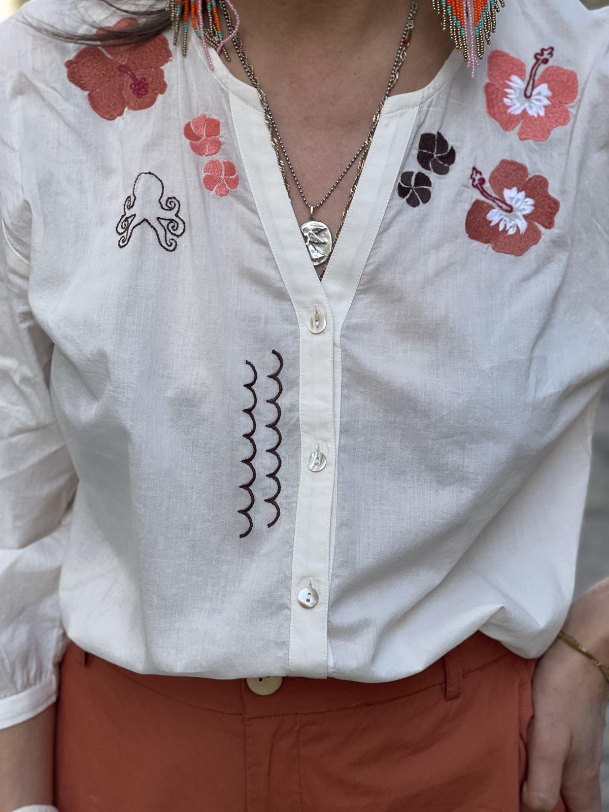 Blusa Nice Things bordados pacific cruda - Imagen 2