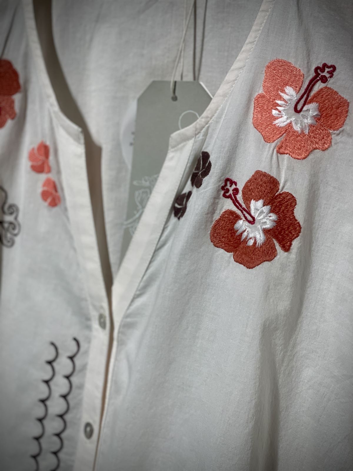 Blusa Nice Things bordados pacific cruda - Imagen 5