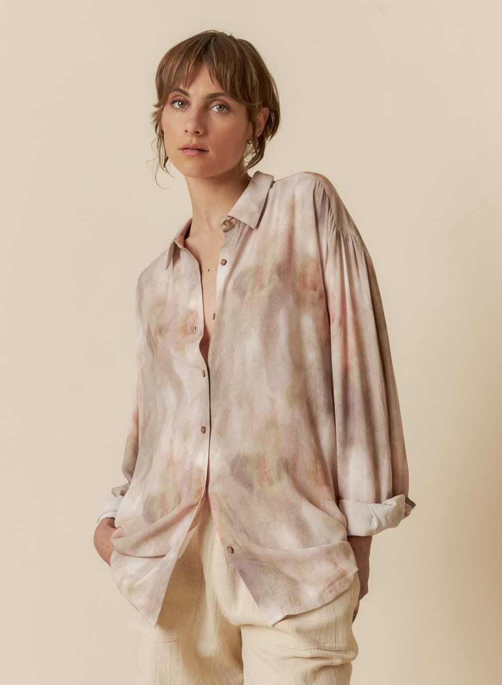 Blusita Indi & Cold 101 estampada oversize  boyfriend lilas - Imagen 2
